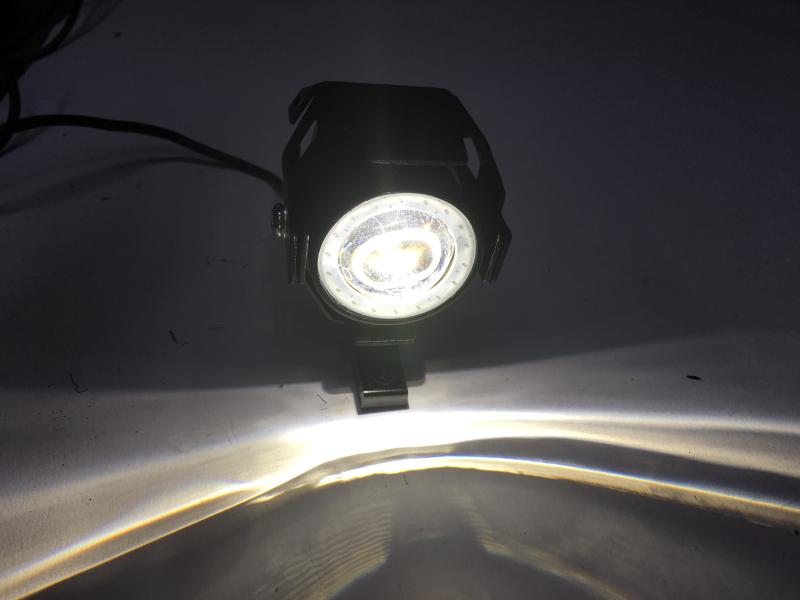 FARO JSMX AUXILIAR EXPLORADORA MINI NEGRA LUZ BLANCA DESTELLO AZUL, GOMA BLANCA