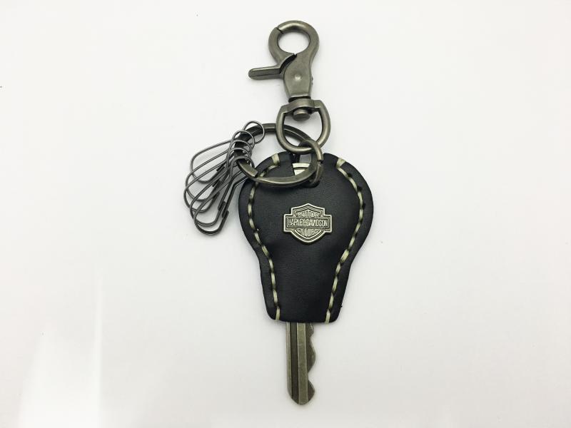 LLAVERO DE PIEL CON ACCESORIOS METALICOS BIKERS