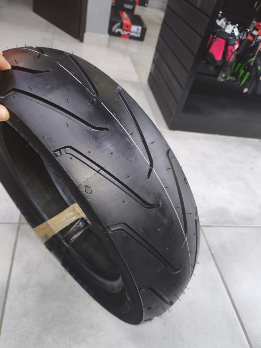 LLANTA MICHELIN 140/75-15 65H SCORCHER 11