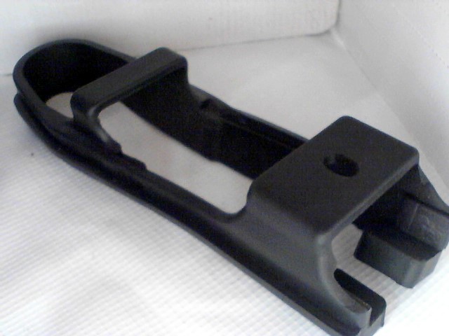 DESLIZADOR DE CADENA(HUESO) AT-110 SPORT /GT-110 ALESSIA 2008-2013 NEGRO C/ AR-110 15 / AT-110 14-16 / AT-110 NEGRA 16-17 / AT-110 RT 12-14 / AT-110RTLED 14-16 / AT-110RT CON LED 16-17
