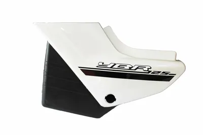 CUBIERTA SAYTO LATERAL YBR125 IZQ  BLANCA