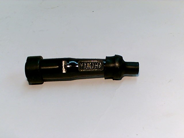 CAPUCHON PARA BUJIA DERECHO YAMAHA FZ-16
