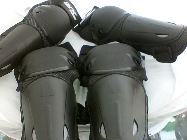 RODILLERAS Y CODERAS IRON RACING NEGRO (4PZAS)