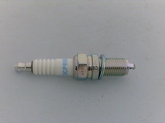 BUJIA NGK DCPR8E C/CASQUILLO REMOVIBLE