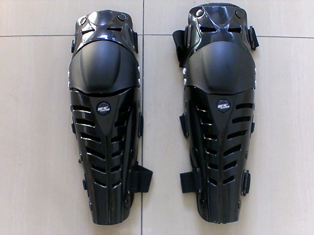 RODILLERA IRON RACING MSD-03 NEGRO (2PZAS)