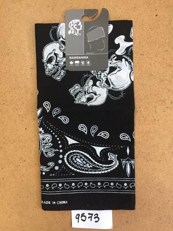 BANDANA ´SKULL ROW´ ZAN B140